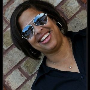 Meet your Posher, Debi